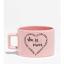 She Is Strong Selfless Mom Baskılı Anneler Günü Hediyelik Pembe Dikdörtgen Kulp Fincan Kupa Bardak