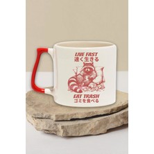 Live Fast Eat Trash Raccoon Baskılı Komik Japon Anime Doğum Günü Hediye Kırmızı Kulplu Kupa Bardak