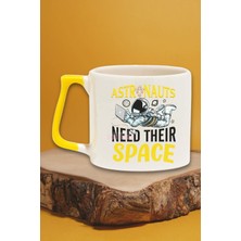 Astronauts Need Space 2 Baskılı Komik Astronot Uzay Sözü Hediye Sarı Kulplu Kupa Bardak