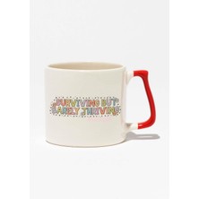 "surviving, But Barely Thriving" Komik Hayatta Kalma Doğum Günü Hediye Kırmızı Kulplu Kupa Bardak