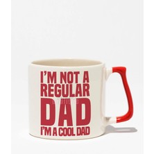 I Am Not A Regular Dad I'm A Cool Dad Baskılı | Babalar Günü | Kırmızı Kulplu Modern Seramik Kupa