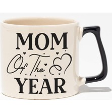 Mom Of The Year Baskılı Anneler Günü Hediyelik Siyah Kulplu Modern Seramik Kupa