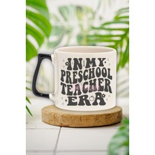 In My Preschool Teacher Era Temalı Okul Öncesi Öğretmeni Hediyelik Kulplu Kupa Bardak