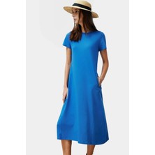 Nefes Alan Pamuklu T Shirt Elbise Midi Boy Cep Detaylı Modern Stil Zarifane Tasarım