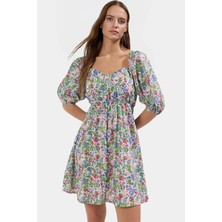 Çiçekli Desenli Mini Elbise Hafif Dokuma Polyester Yazlık Günlük Yüksek Kalite Trend Tasarım