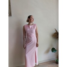 Pembe Yırtmaçlı Vatkalı Elbise