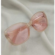 Kadın Güneş Gözlüğü Kutusunda