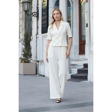 Kadın Esnek Kırınkıl Kumaş Yakalı Anvelop Kruvaze Düğmeli Kısa Kol Ceket-Krem