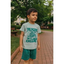 Erkek Çocuk Yazlık Şortlu Takım | The Ocean Is Calling Baskılı Tişört + Yeşil/mavi Şort | Günlük Kombin, Tatil, Park Giyim