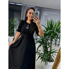 Arben Boutique Kadın Kısa Kollu Bisiklet Yaka Fiyonk Broşlu Midi Janjan Krep Elbise
