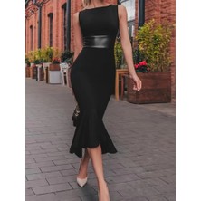 Kadın Kolsuz Kayık Yaka Beli Deri Detaylı Krep Elbise