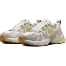 Nike V2K Run Womens Walking Shoes Reflektörlü Kadın Yürüyüş Ayakkabısı Krem
