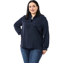 Büyük Beden Yakada Pırıltı Detaylı Manşetli Lacivert Bluz