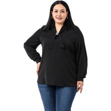 Büyük Beden Yakada Pırıltı Detaylı Manşetli Siyah Bluz