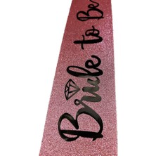 Pembe Üzeri Siyah İtalik Alyanslı Bride To Be Yazılı Simli Işıltılı Kuşak Kemer 10x80 cm