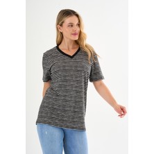 Alexandergardı V Yaka Çizgili T-Shirt