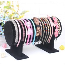 Teknotrust Kadife Siyah Ayaklı 40 cm Toka Standı, Şık ve Kullanışlı Dekoratif Ürün