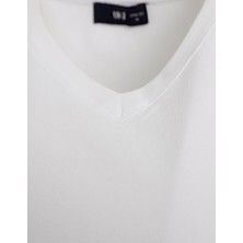 Uki Beyaz Comfort Fit V Yaka Basic T-Shirt