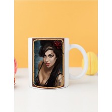 Kırmızı Gül Takan Kadın Baskılı Kupa Bardak