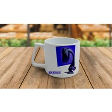 Korku Ters Yüz Öfke Temalı Haki Kupa, Şık ve Benzersiz Tasarım