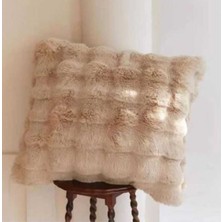 Krem Renk Tavşan Kürklü Peluş Kırlent – 40X40 cm Yumuşak Dokulu Dekoratif Yastık