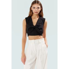 Yazlık Kadın Crop Bluz Fiyonk Detayı ile Şık ve Rahat Zarifane Tasarım Görünüm