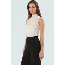 Fitted Kolsuz Bluz Dik Yaka Örme Kumaş Yazlık Günlük Konforlu Kesim Rahat Kullanım
