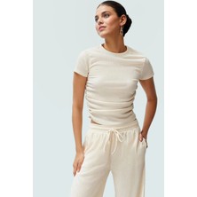 Polyester Karışımlı Bluz Crop Boy Fitted Kalıp Kısa Kol Seçkin Malzeme Dayanıklı