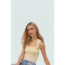 Fitted Kolsuz Örme Bluz Renk Kare Yaka Tül Kumaş Kaliteli Işçilik Günlük Kullanım Için