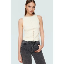 Kadın Kolsuz Örme Bluz Kayık Yaka Fitted Kalıp Rahat Günlük Stil ve Şık Modern