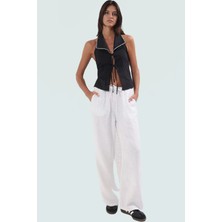Nefes Alan Pamuklu Polyester Bluz Bağcıklı Detaylı Regular Kalıp Seçkin Malzeme Şık Görünüm
