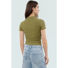 Polyester Karışımlı Bluz Crop Boy Fitted Kalıp Kısa Kol Seçkin Malzeme Dayanıklı