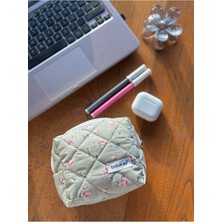 Yeşil Gül Desenli Küçük Makyaj Çantası, Şık ve Kullanışlı Tasarım