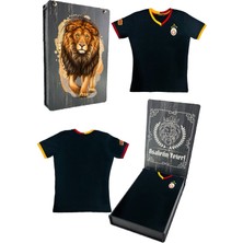 Galatasaray Orijinal Lisanslı 5 Yıldızlı Siyah Basic Çocuk T-Shirt Gs Aslan Baskılı Hediyelik Ahşap Kutulu