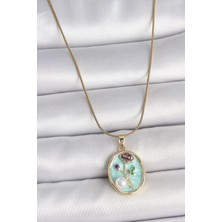 316L Çelik Gold Renk Zincir Mavi Çiçek Işlemeli Inci Detay Portre Model Kadın Kolye