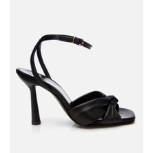 Hotiç Kadın Deri Siyah Kemerli Topuklu Sandalet