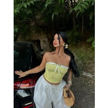 Önü Fırfırlı ve Ipli Straplez Crop Bluz