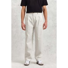 Milo Trousers Off White: Şık ve Rahat %100 Pamuklu Düz Paça Pantolon
