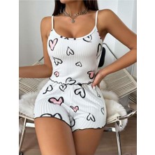 Beyaz Üstüne Kalp Desenli Askılı Şortlu Pijama Takımı