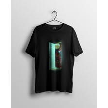 Karikatür Store Gezegene Açılan Kapı Baskılı Tshirt