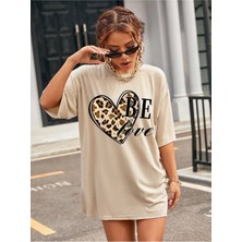 Leopar Kalp Desenli Be Love Baskılı Oversize T-Shirt