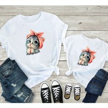 Beyaz Fiyonklu Sevimli Kedicik T-Shirt