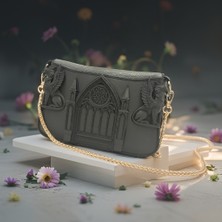 Gotik Tarzda Özel Tasarım Altın Yılan Zincirli Griffon Detaylı Kadın Omuz Çantası