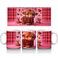 Kırmızı Kalplerle Süslenmiş Tatlı Boğa – Baskılı Kahve Kupası