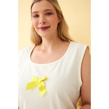 Celira Kadın Beyaz Kurdele Detaylı Sarı Çizgili Şortlu Büyük Beden Pijama Takımı