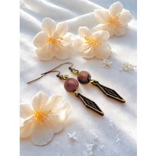 Rodonit Doğal Taş Küpe 8mm – Kancalı Koyu Bakır Zamak Kaplama Geometrik Bohem Küpe 5,5cm | El Yapımı