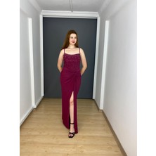 Mürdüm Askılı Yırtmaçlı Üst Inci Detaylı Likralı Göbeği Kamufle Eden Uzun Abiye Elbise