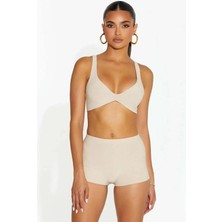 Yüksek Bel ve Esnek Kemerli Temel Kısa Şort - Rahat ve Şık Seçenek