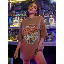 Bej Girl Gang Baskılı Oversize Tshirt