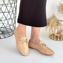 Küt Burun Tokalı Ortopedik Tabanlı Babet Ayakkabı Rugan Nude Topuk Boyu 1 cm